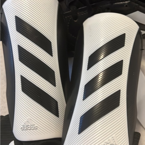 Girl first soccer kit - Picture 2 of 3